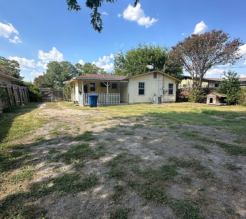 2nd image of 158 E VESTAL PL