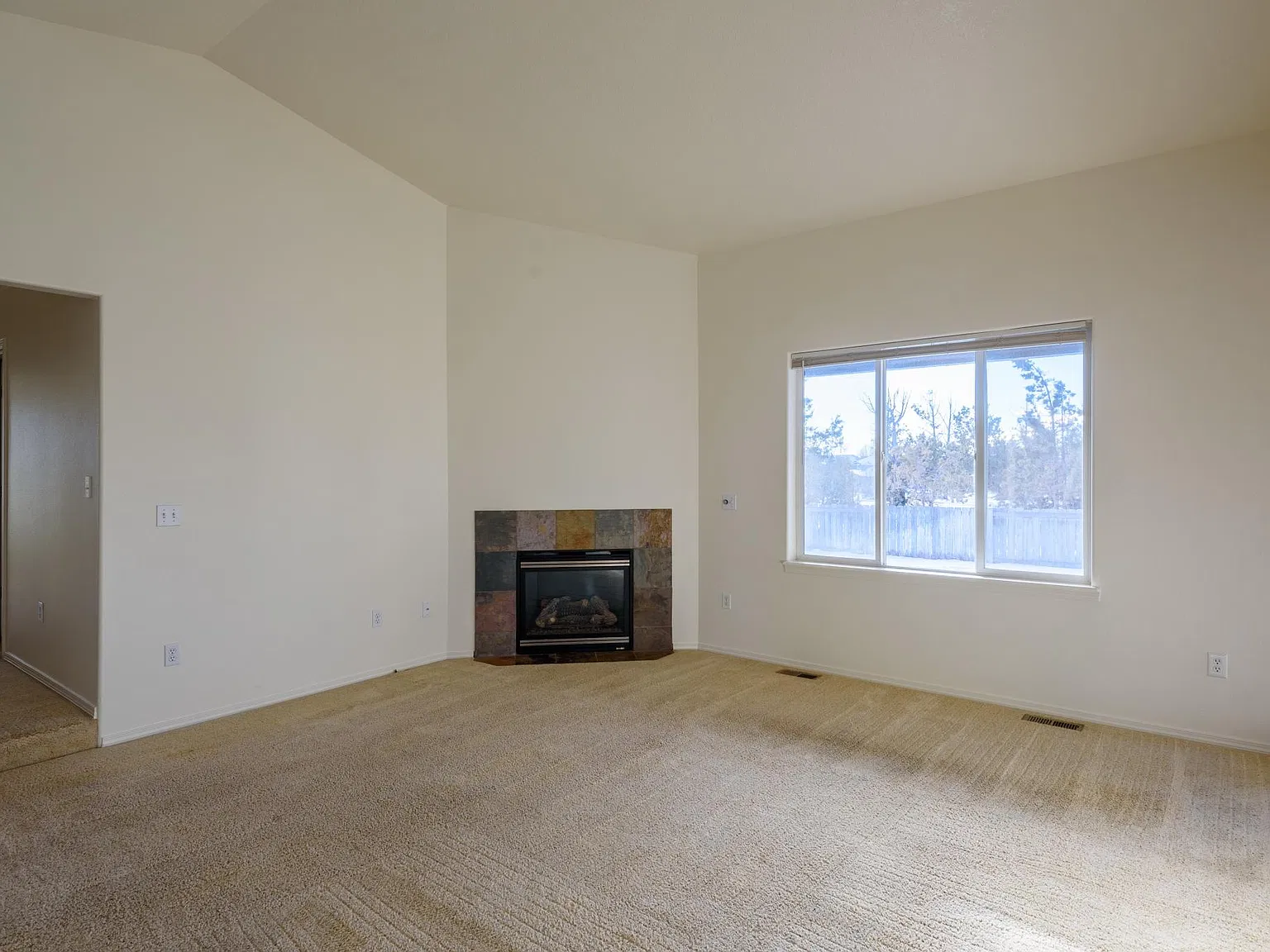 3 bed, 1657 sqft, $2,595 — Photo 3