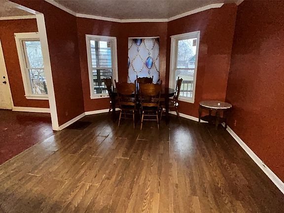 4th image of 14 Wales Ave