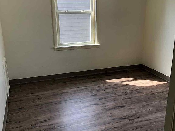 5th image of 923 E Roosevelt Ave