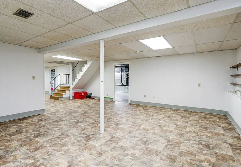 1827 Larchmont Ln — Photo 68