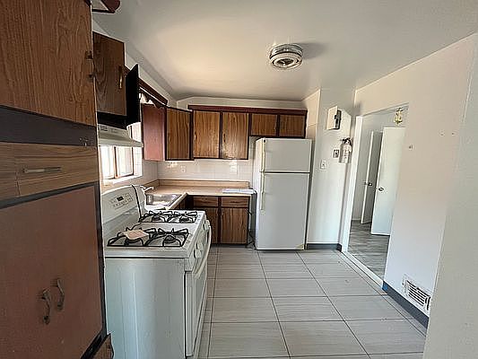 4th image of 120-32 167th St #2