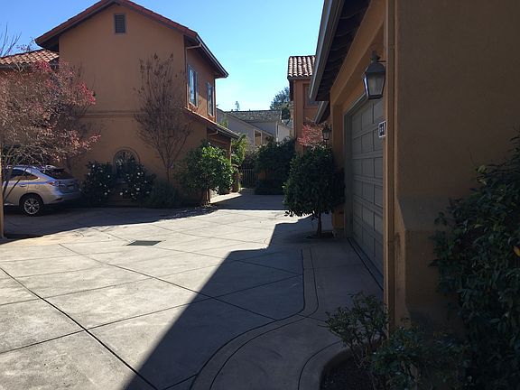 2nd image of 1337 Hoover St