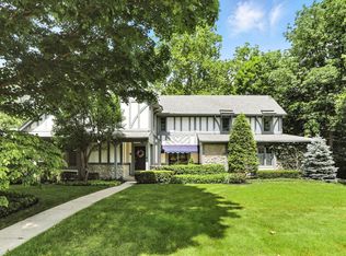380 Raintree Dr, Zionsville, IN 46077