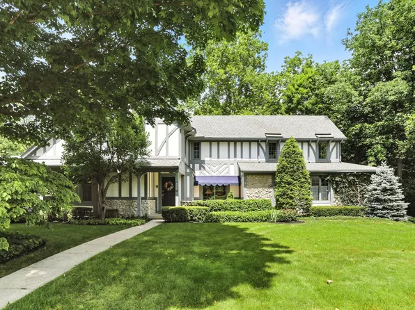 380 Raintree Dr, Zionsville, IN 46077
