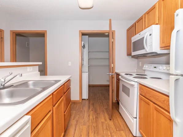 911 41st St NW, Rochester, MN
