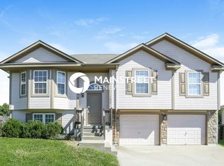 1602 NW High View Dr, Grain Valley, MO 64029