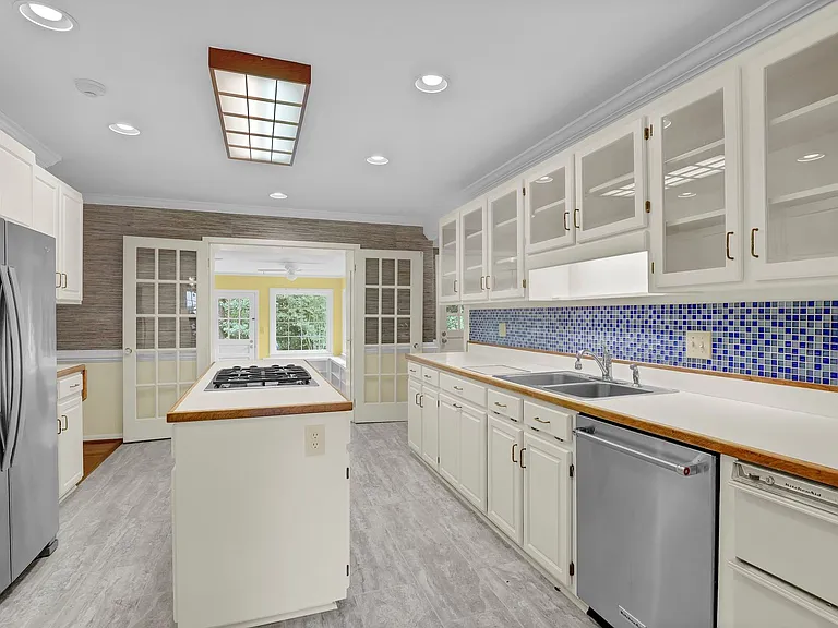 700 Clyde Dr — Photo 10