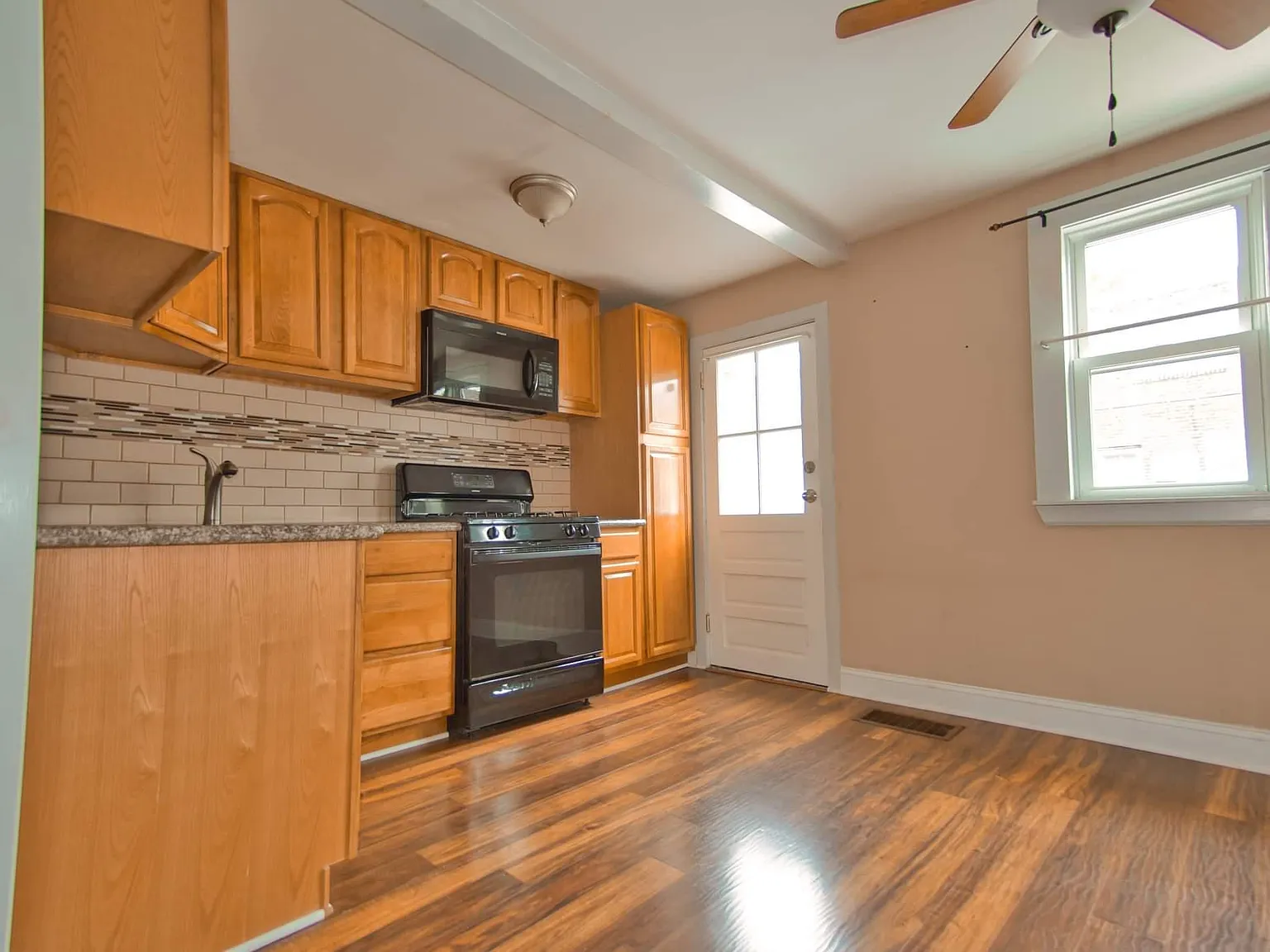 2 bed, 712 sqft, $1,420 — Photo 4
