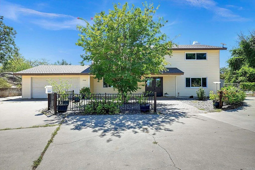 4 bed, 2430 sqft, $4,250 — Photo 2