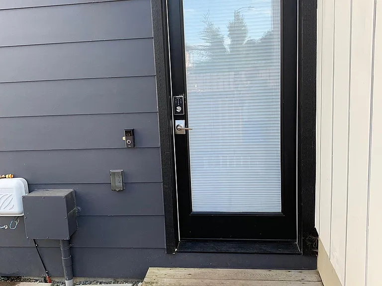 3422 Renton Pl S — Photo 35