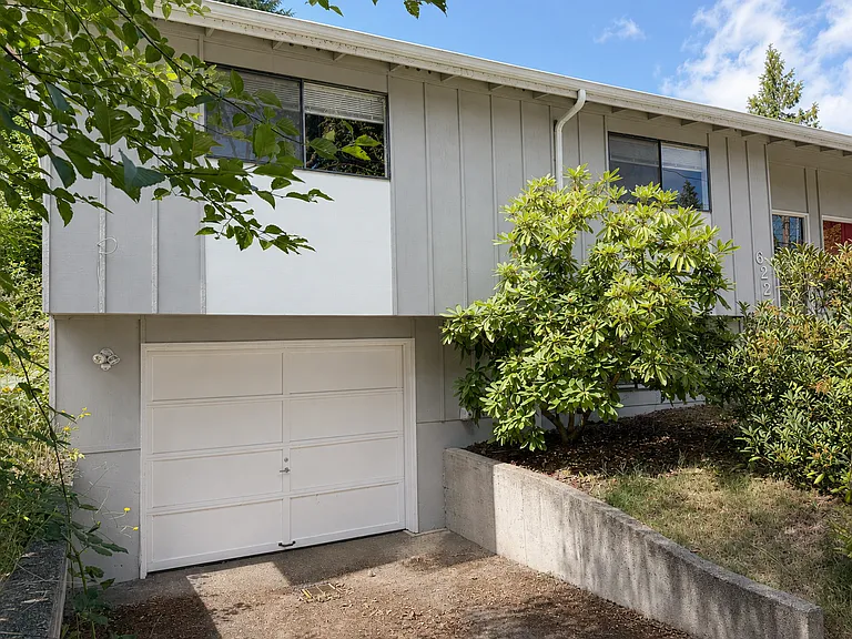 6223 Harlow Dr — Photo 2