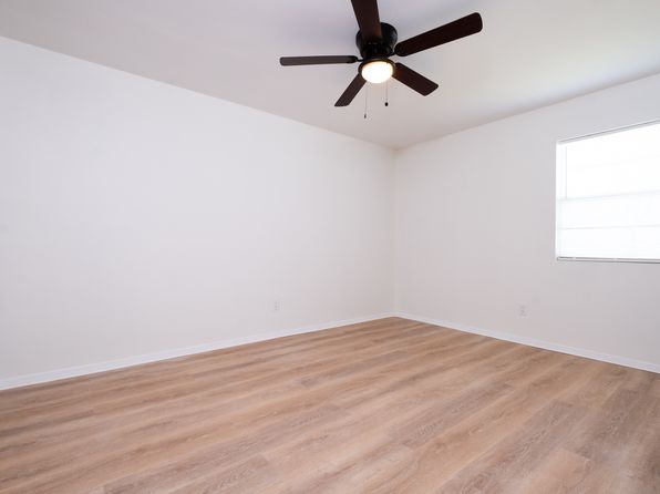 18 Red Oak Pl