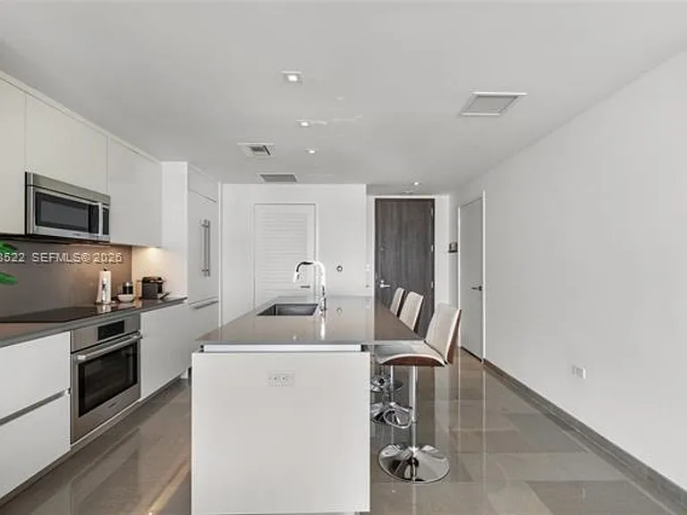 68 SE 6th St #CU-2306 — Photo 6