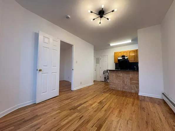 16-53 Weirfield Street image 1 of 6