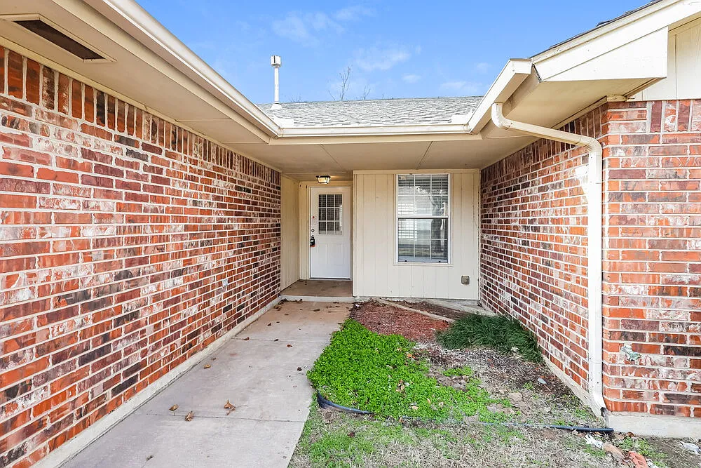 3 bed, 2.0 bath, 1595 sqft, $1,665 — Photo 3