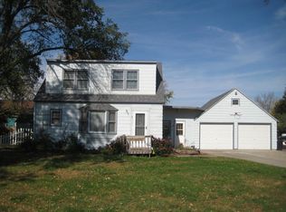 1302 E 14th St, Yankton, SD 57078