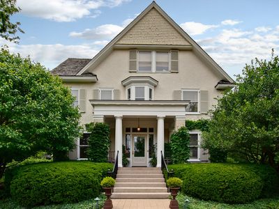 545 College Rd, Lake Forest, IL, 60045