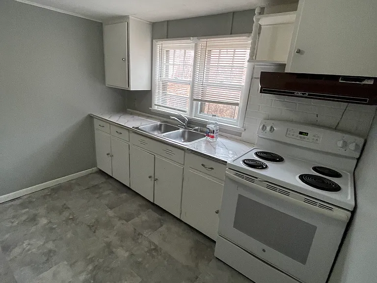 182 Woodland St — Photo 12