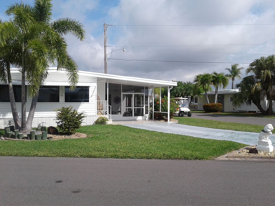 Extra driveway in back