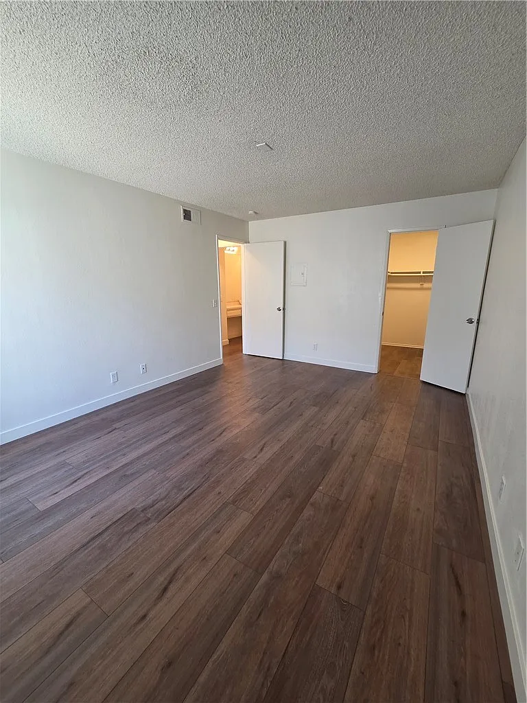 600 W 3rd St — Photo 3