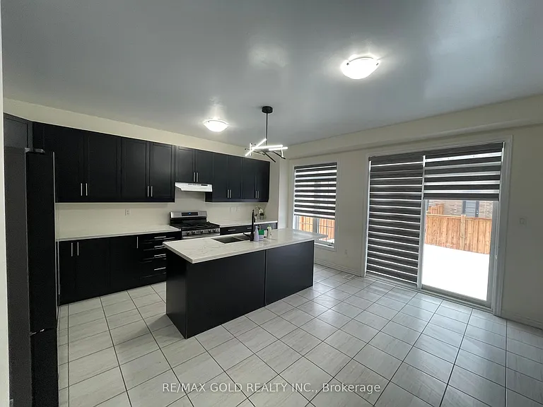 537 Veterans Dr — Photo 43