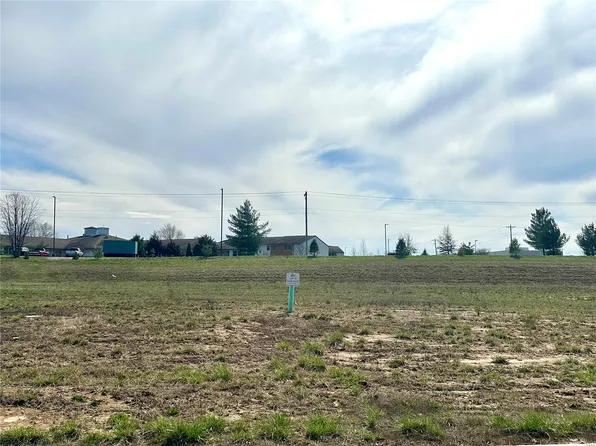 577 Legacy Dr, Waterloo, IL 62298