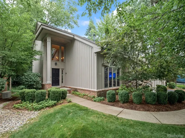 4844 Cliffside Dr, West Bloomfield, MI 48323