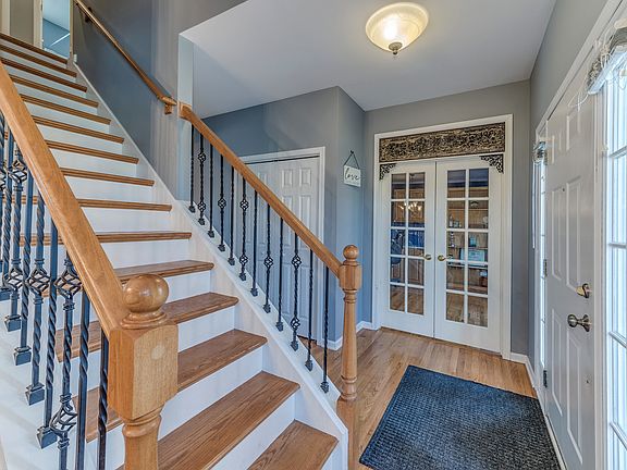 3rd image of 204 E Maplewood Dr
