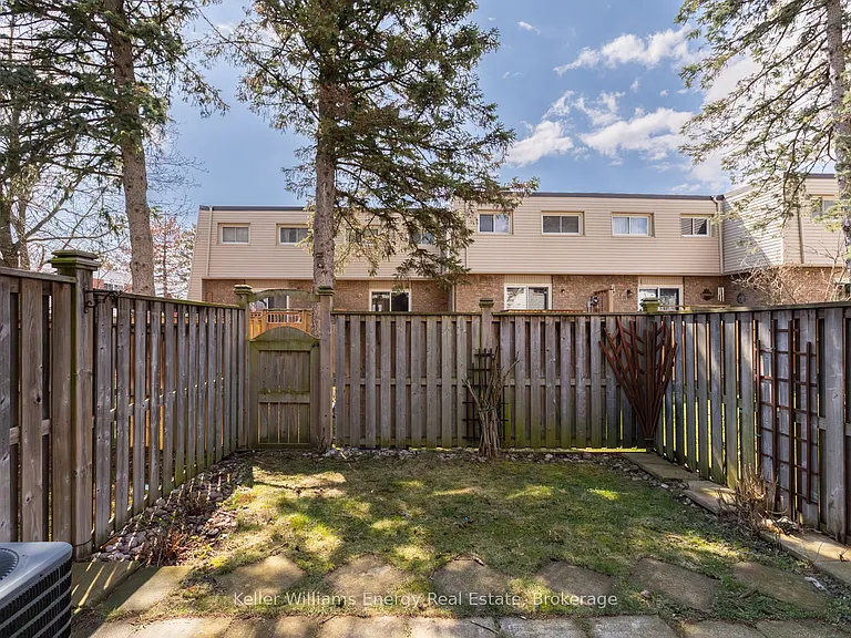 660 Grey St #B — Photo 23