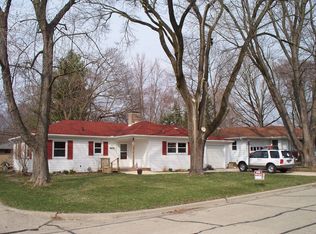 1608 Chevy Chase Dr, Champaign, IL 61821