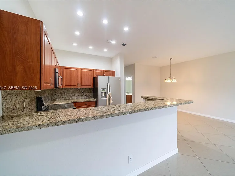 5327 SW 40th Ave — Photo 5