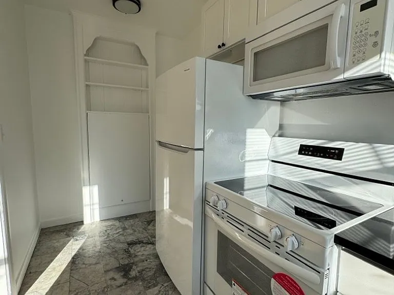 Capitol Building Apartments — Photo 4