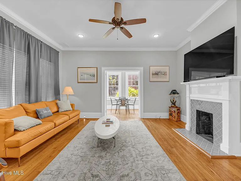 1517 Market St — Photo 15