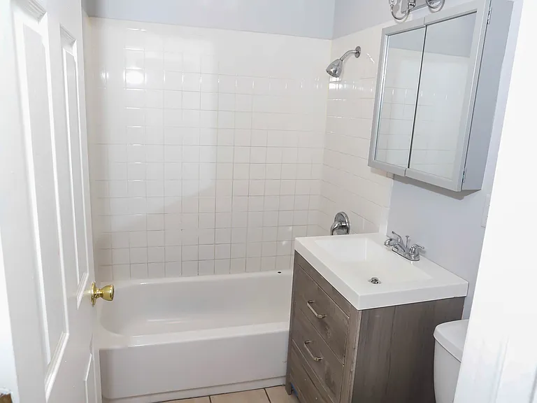 2700 Jackson Ave #2 — Photo 5