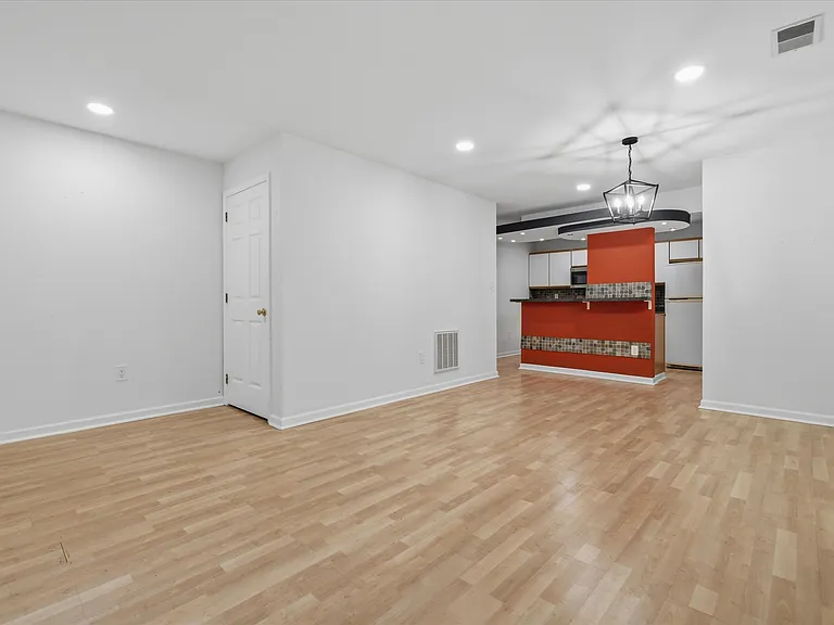 2148 Jordan Ct — Photo 4