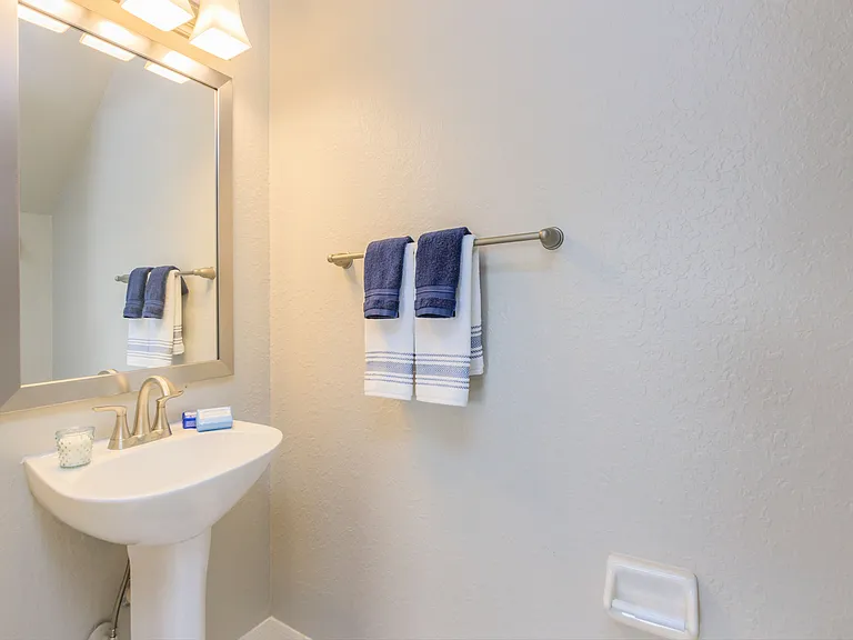Carmendy Square Apartments — Photo 24