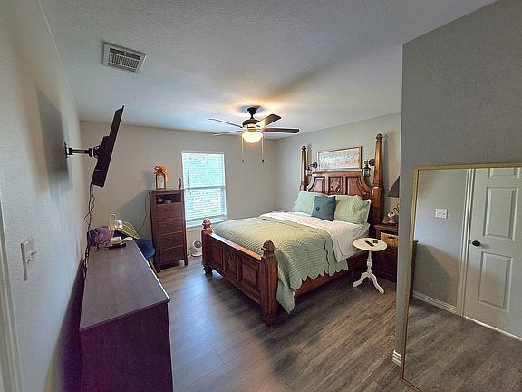 4th image of 519 E Mae Dr