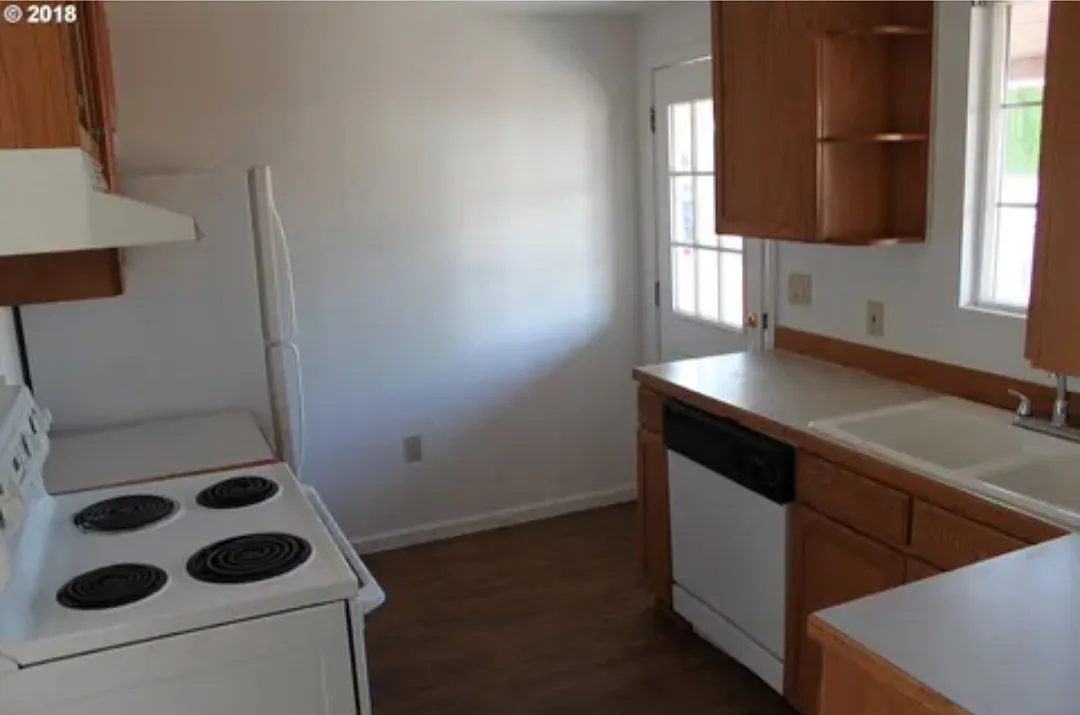 2 bed, 800 sqft, $1,700 — Photo 2