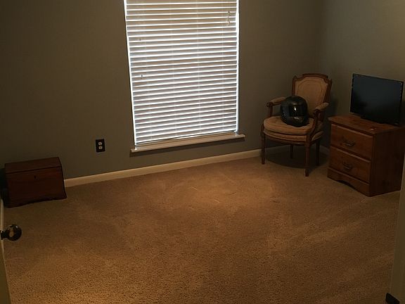 3rd image of 425 Brookside Dr