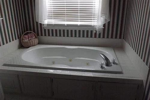 3rd image of 2440 Lynwood Dr