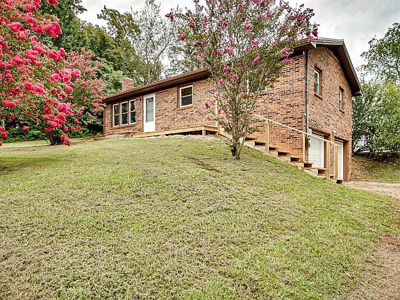 2nd image of 120 Daveys Ct