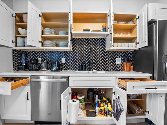 5th image of 7 Dickson St #3