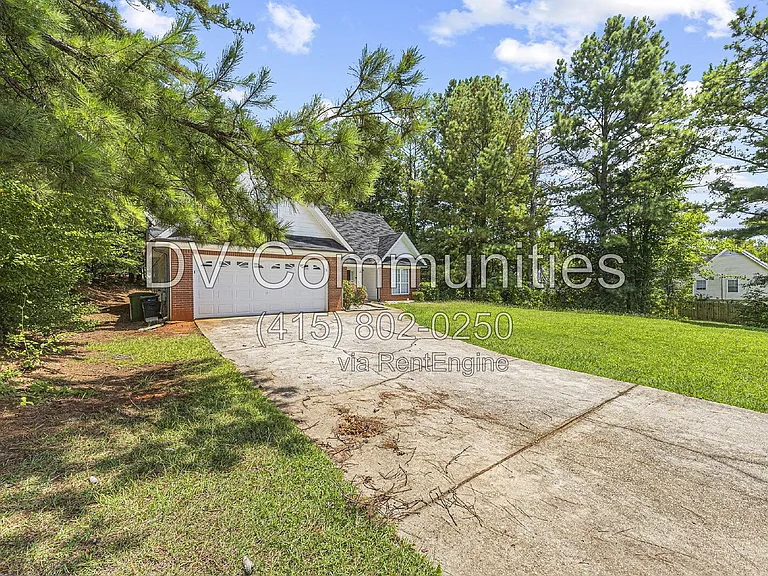 140 Coach Dr — Photo 2