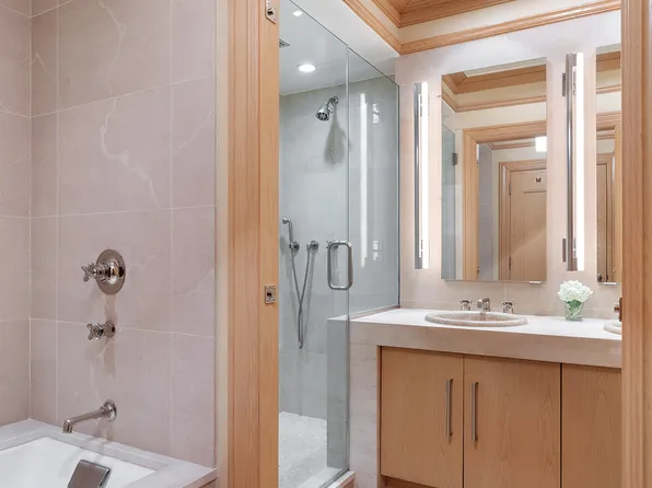 360 East 72nd Street image 11 of 19