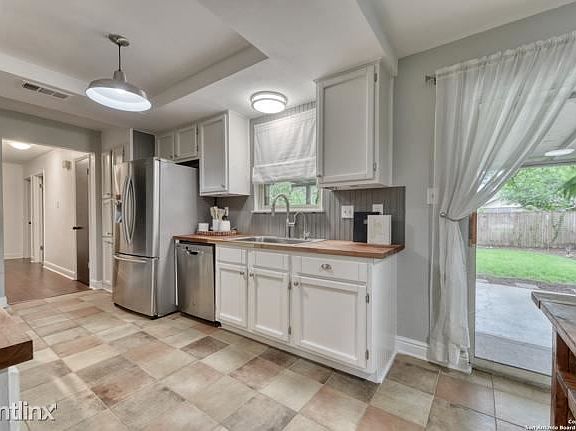 4th image of 2906R Floral Way Dr