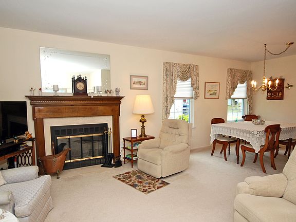 Living Room w/Gas Fireplace