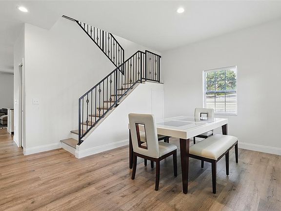 3rd image of 3024 W Douglas St