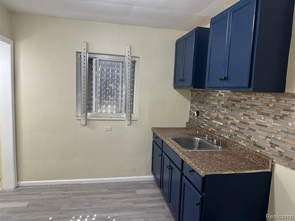 4 bed, 1195 sqft, $1,550 — Photo 2