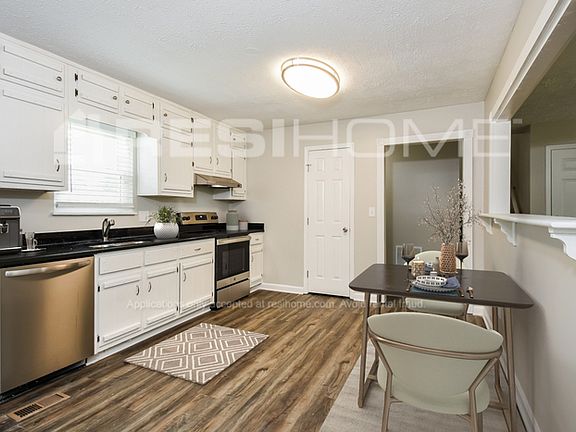 3rd image of 4888 Pebblebrook Dr